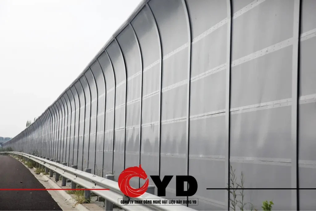 Tường chống ồn cao tốc được lắp đặt tại công trường xây dựng