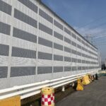 Panel tường chống ồn cao tốc dạng kim loại tiêu âm đã lắp đặt trên tuyến