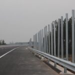 Thi công hệ trụ thép tường chống ồn cao tốc dọc tuyến đường