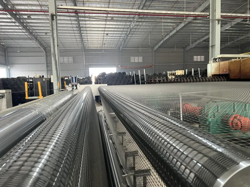 Dây chuyền sản xuất lưới nhựa tại nhà máy Y&D