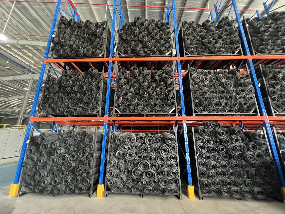 Kho cuộn lưới thành phẩm tại nhà máy Y&D