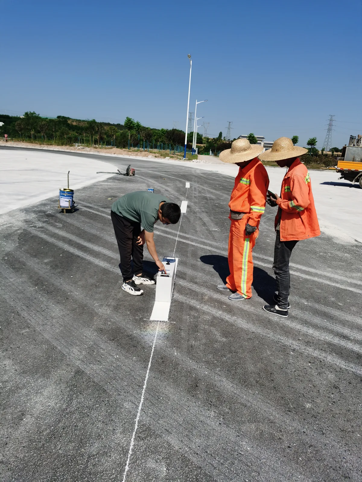 Thi công sơn kẻ đường trên mặt đường bê tông nhựa